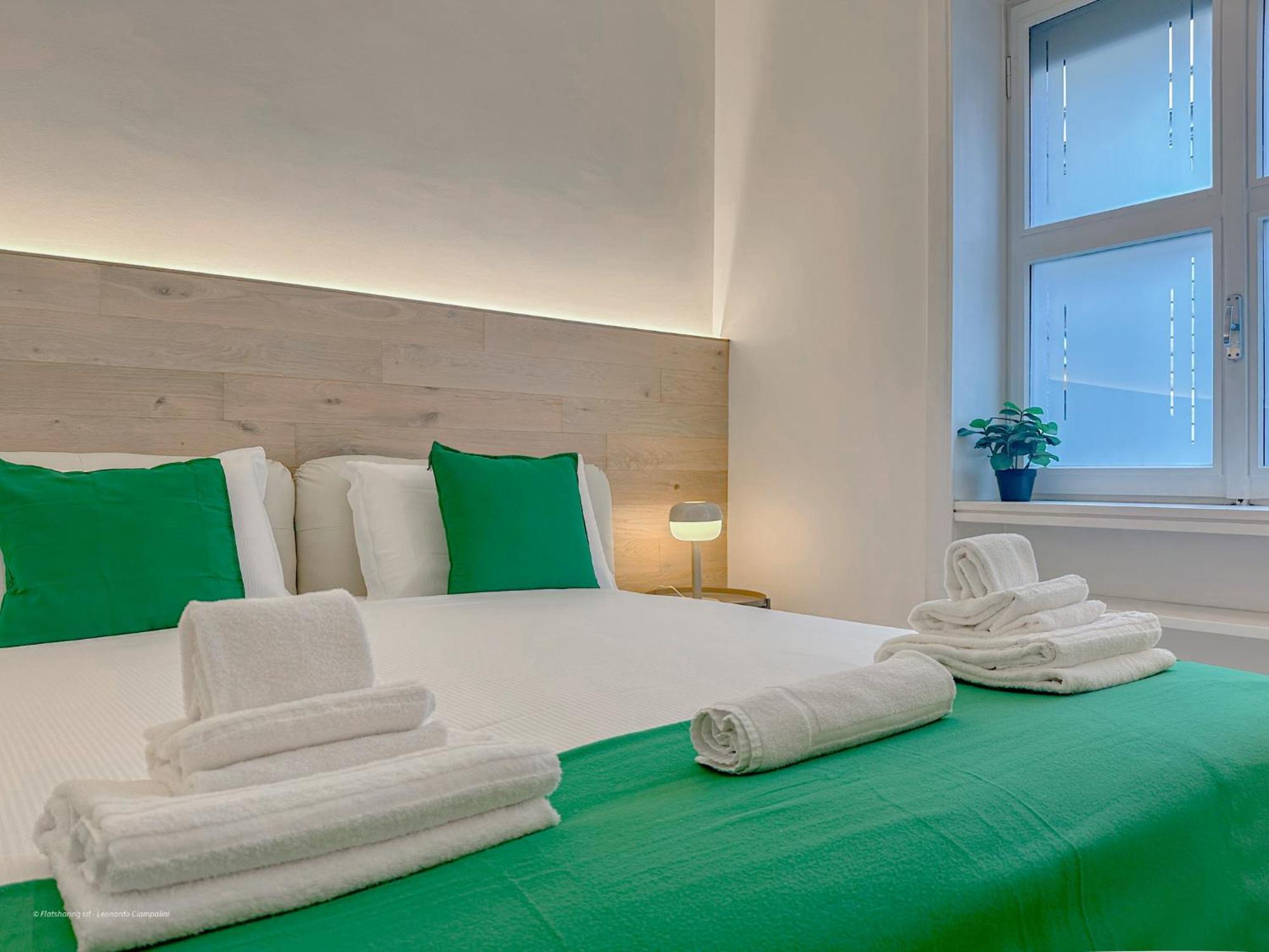 Santa Croce - 10 Mins From Duomo Apartment *